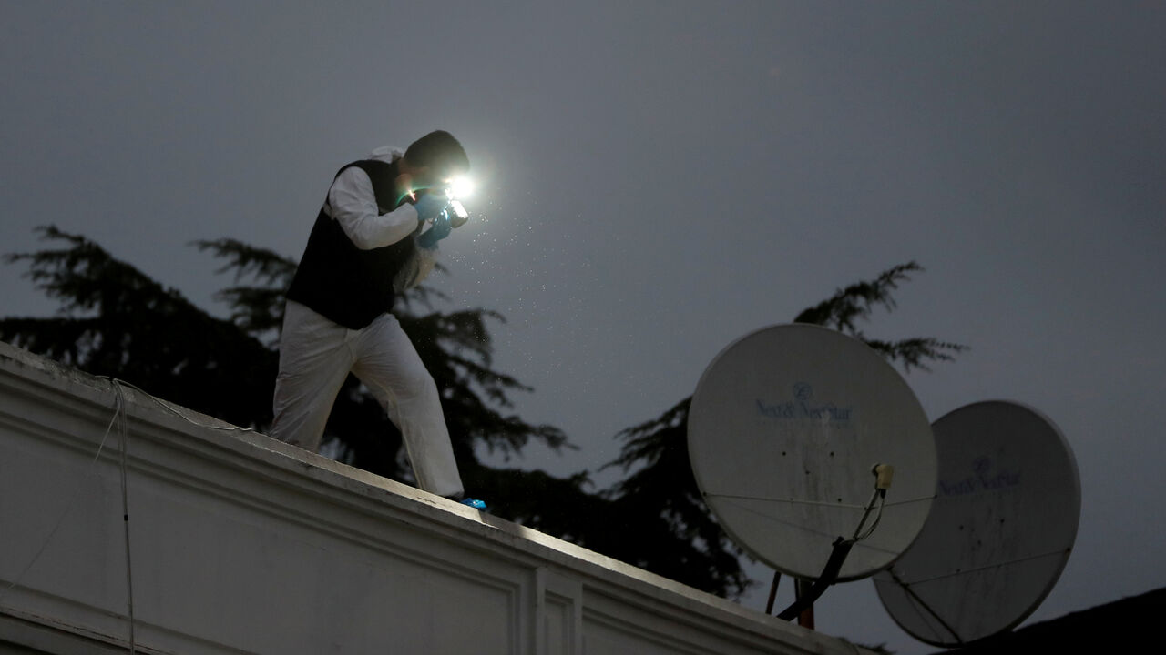 Turkish police forensic experts examine the roof of the residence of Saudi Arabia's Consul General Mohammad al-Otaibi as a part of the Saudi journalist Khashoggi investigation, in Istanbul Turkish police forensic experts examine the roof of the residence of Saudi Arabia's Consul General Mohammad al-Otaibi as a part of the Saudi journalist Jamal Khashoggi investigation, in Istanbul, Turkey October 17, 2018. REUTERS/Osman Orsal - RC16743EB6C0