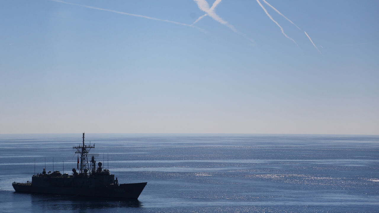 TURKEY-CYPRUS/ Turkish Navy frigate Gaziantep escorts drilling vessel Fatih off the Mediterranean resort city of Antalya, Turkey October 30, 2018. REUTERS/Kaan Soyturk - RC152D671210