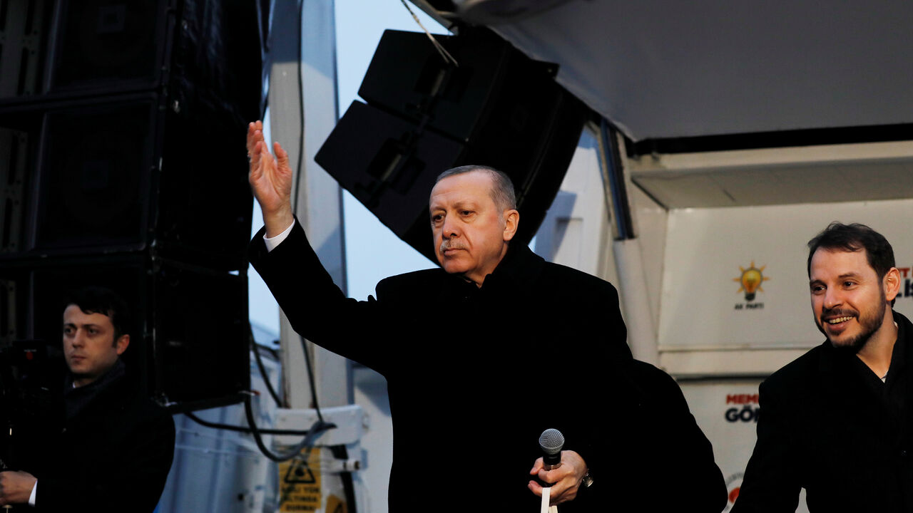 TURKEY-RUSSIA/ARMS Turkish President Tayyip Erdogan and Turkish Treasury and Finance Minister Berat Albayrak throw gifts during a rally for the upcoming local elections in Istanbul, Turkey, February 16, 2019. REUTERS/Umit Bektas - RC1AC12E5450