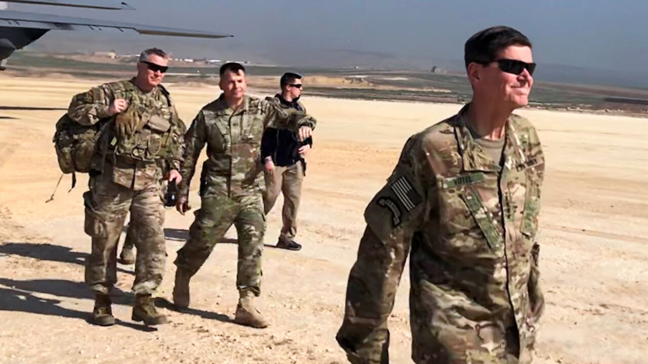 MIDEAST-CRISIS/SYRIA-USA U.S. Army General Jospeh Votel, head of Central Command, visits an airbase at an undisclosed location in northeast Syria, February 18, 2019. REUTERS/Phil Stewart - RC13C4BB6380