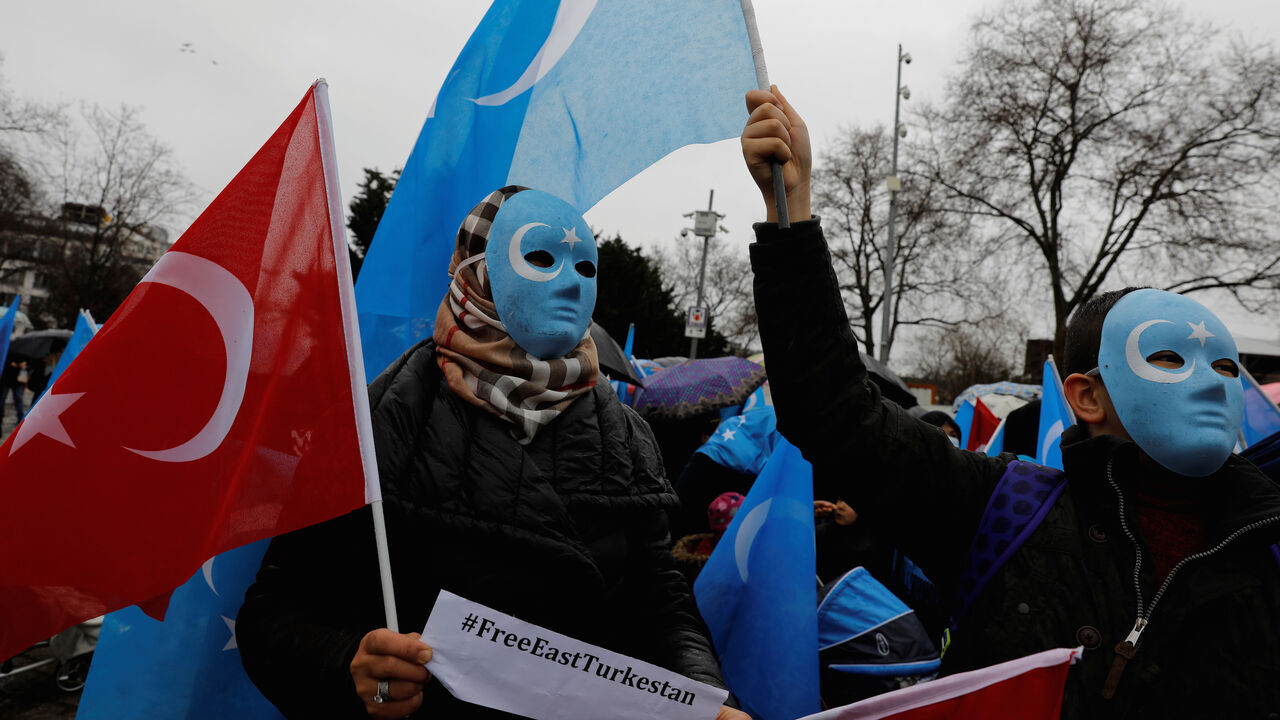 CHINA-RIGHTS/PROTESTS Ethnic Uighur demonstrators hold East Turkestan and Turkish flags during a demonstration against China in Istanbul, Turkey, February 23, 2019. REUTERS/Umit Bektas - RC1BEF41E5B0