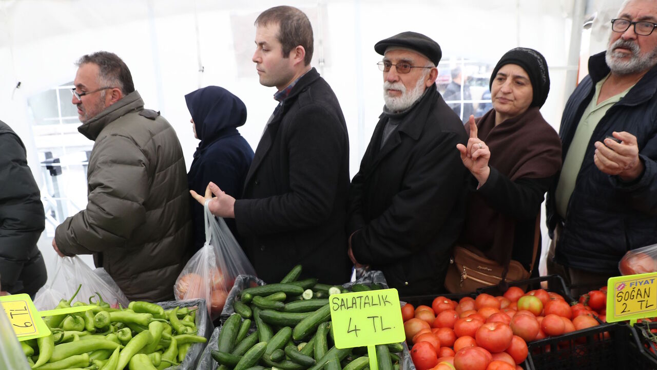 AFP_1DE2II People queue to buy vegetables at a tent set up by the Ankara metropolitan municipality in the Cankaya district of the Turkish capital, on February 13, 2019. - Confronted with persistently high inflation more than a month before local elections, Turkish authorities this week set up stands to sell vegetables at unbeatable prices in a bid to force markets to lower their prices. (Photo by Adem ALTAN / AFP) (Photo credit should read ADEM ALTAN/AFP/Getty Images)