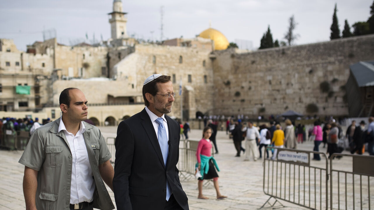 MIDEAST-JERUSALEM/AQSA Israeli parliament member from the Likud party Moshe Feiglin (R) walks near the Western Wall after visiting the compound known to Muslims as Noble Sanctuary and to Jews as Temple Mount in Jerusalem's Old City November 2, 2014. Feiglin, a far-right politician who wants Jews to be allowed to pray at Jerusalem's al-Aqsa compound, visited the site on Sunday, defying Prime Minister Benjamin Netanyahu's calls for restraint after clashes this week between Israeli police and Palestinians. REUTERS/Amir Cohen (JERUSA