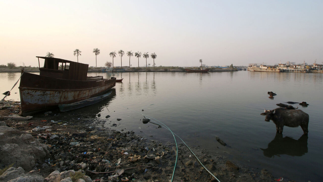 IRAQ-PROTESTS/WATER RTS22XOV.jpg