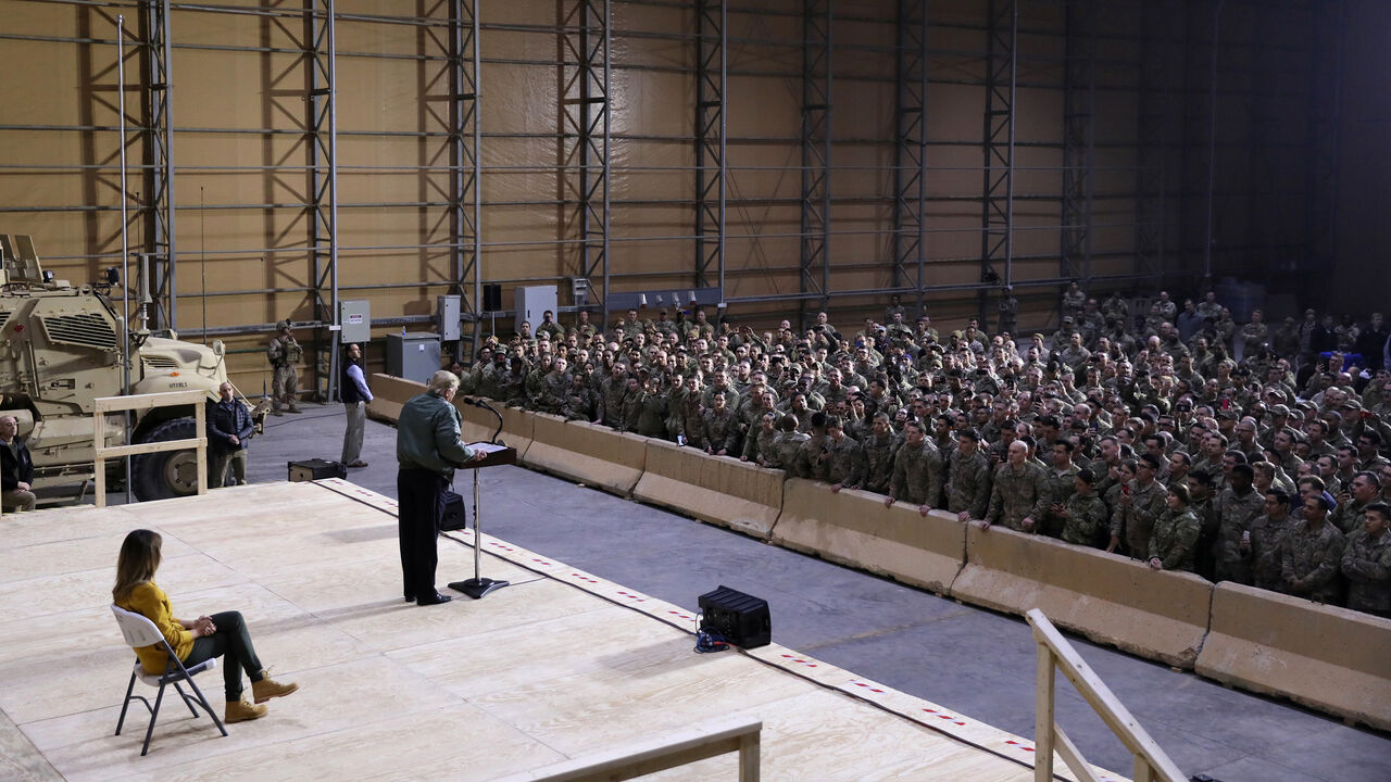 USA-TRUMP/ U.S. President Donald Trump delivers remarks to U.S. troops in an unannounced visit to Al Asad Air Base, Iraq December 26, 2018. REUTERS/Jonathan Ernst - RC1801320710