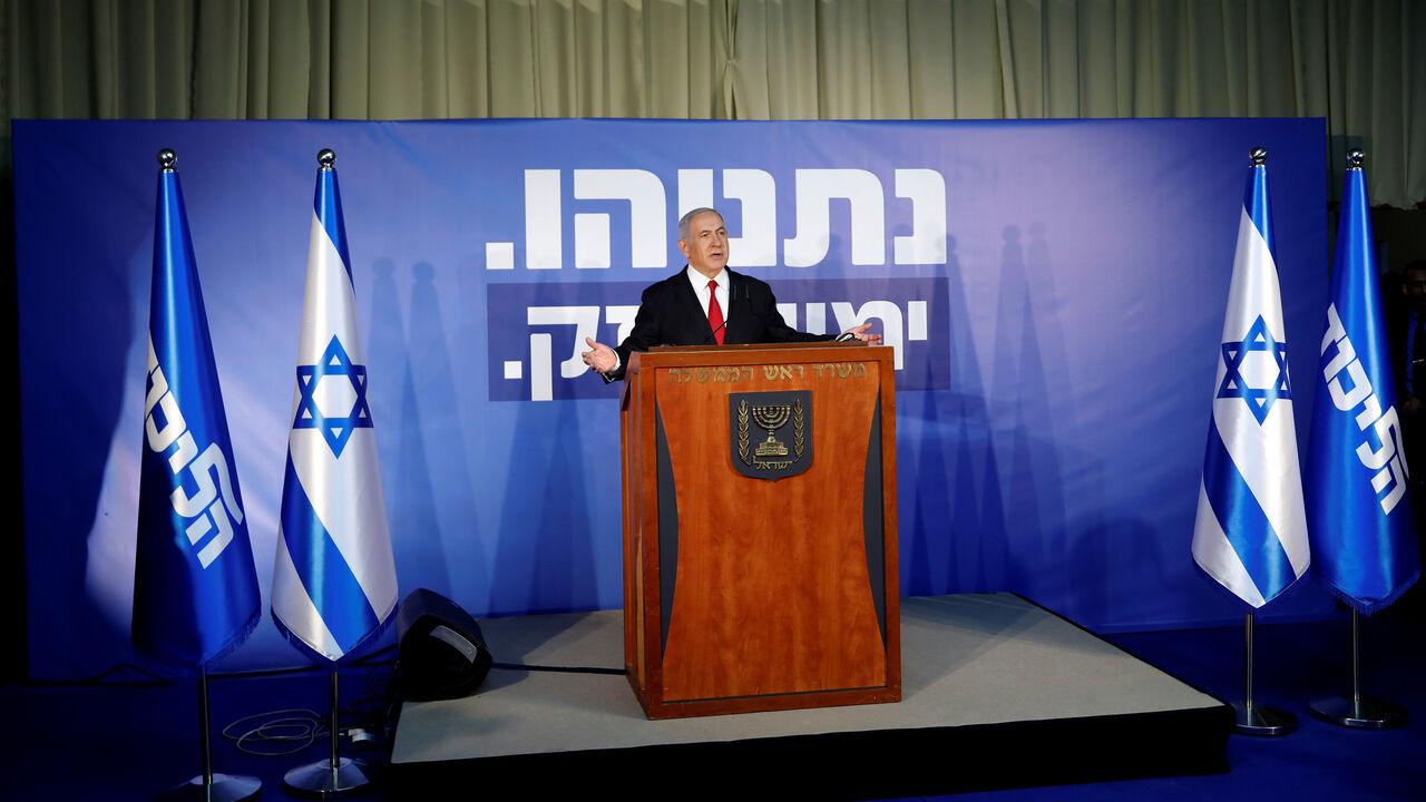 ISRAEL-NETANYAHU/CORRUPTION-STATEMENT Israeli Prime minister Benjamin Netanyahu delivers a statement to the media in his residency in Jerusalem February 28, 2019 REUTERS/ Ronen Zvulun - RC1A94DCC510