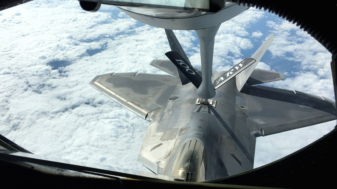 USA-MILITARY/NORWAY One of two U.S. Air Force F-22 stealth fighter jets receives fuel mid-air from a KC-135 refueling plane over Norway en route to a joint training exercise with Norway's growing fleet of F-35 jets August 15, 2018. REUTERS/Andrea Shalal - RC188F5E88B0