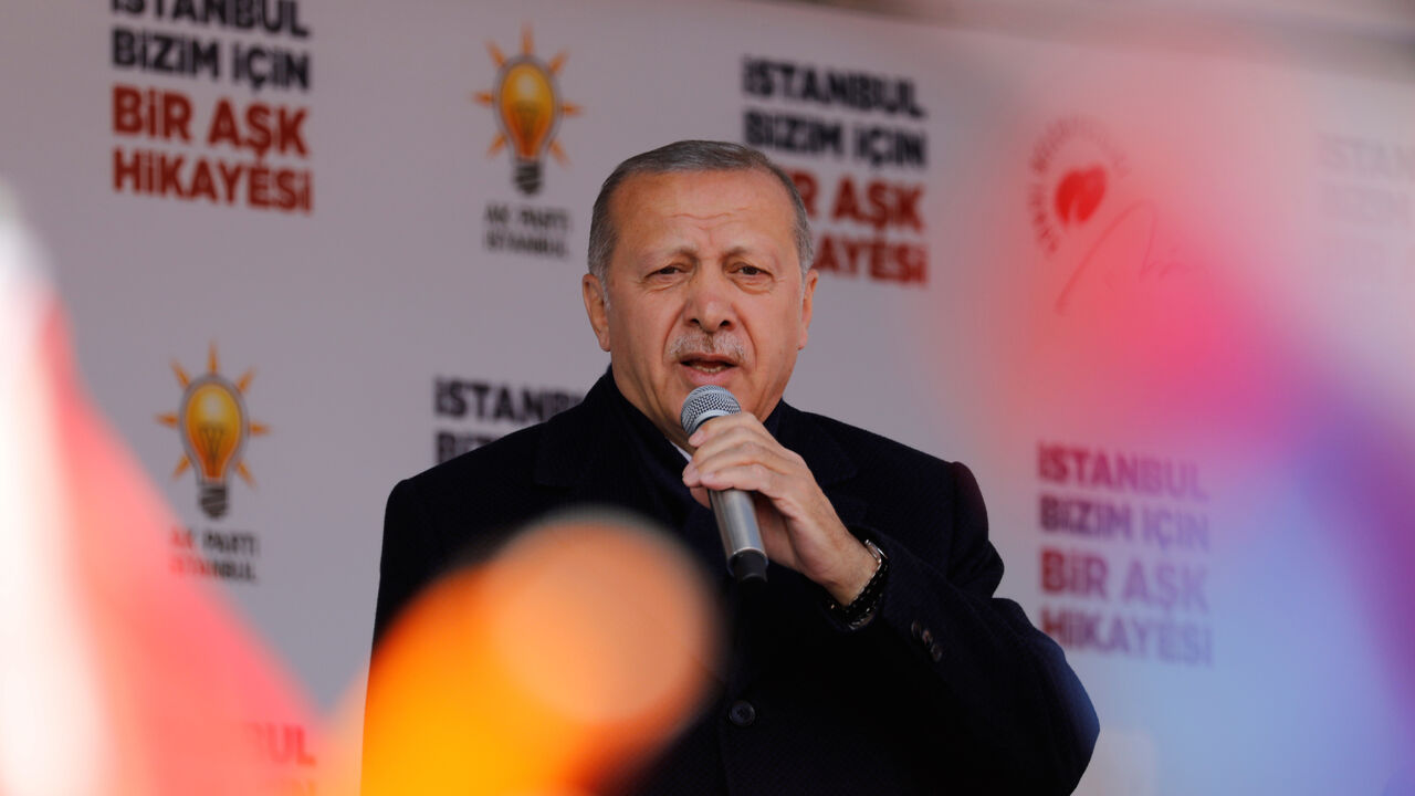 TURKEY-ELECTION/ERDOGAN Turkish President Tayyip Erdogan addresses his supporters during a rally for the upcoming local elections in Istanbul, Turkey, March 29, 2019. REUTERS/Umit Bektas - RC19DC901700