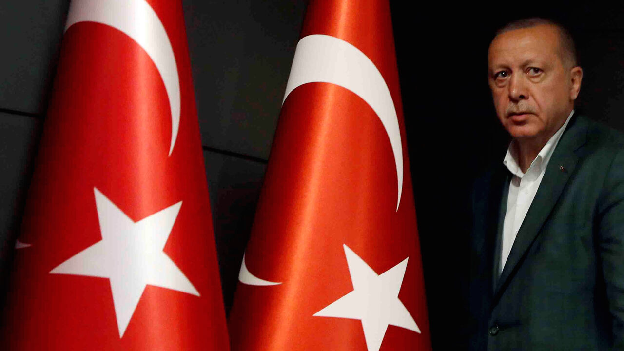 TURKEY-ELECTION/ Turkish President Tayyip Erdogan attends a news conference at Huber Mansion†in Istanbul, Turkey March 31, 2019. REUTERS/Murad Sezer - RC1555E30F00