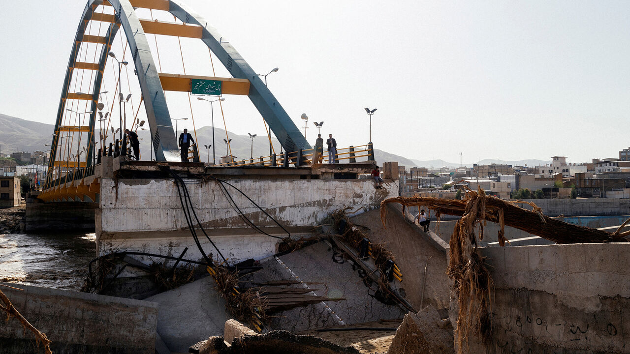 IRAN-FLOODS/ A bridge destroyed by flood is seen in Lorestan province, Iran, April 4, 2019. Picture taken April 4, 2019. Khashayar Javanmardi/Tasnim News Agency/via REUTERS ATTENTION EDITORS - THIS PICTURE WAS PROVIDED BY A THIRD PARTY TPX IMAGES OF THE DAY - RC1DE249C760