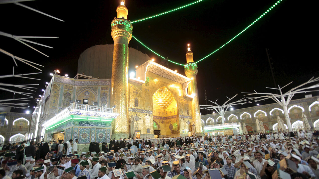 RELIGION-RAMADAN/ Shi'ite worshippers place copies of the Koran on their heads during Ramadan at the Imam Ali Shrine, Najaf, Iraq July 10, 2015. REUTERS/Alaa Al-Marjani
- GF10000159772