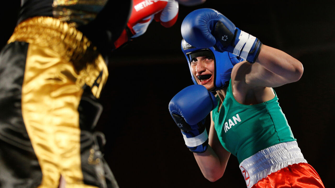 BOXING-WOMEN-IRAN-KHADEM/ Iranian boxer Sadaf Khadem in action against French boxer Anne Chauvin during an official boxing bout in Royan, France, April 13, 2019. REUTERS/Stephane Mahe TPX IMAGES OF THE DAY - RC131CD9CE10