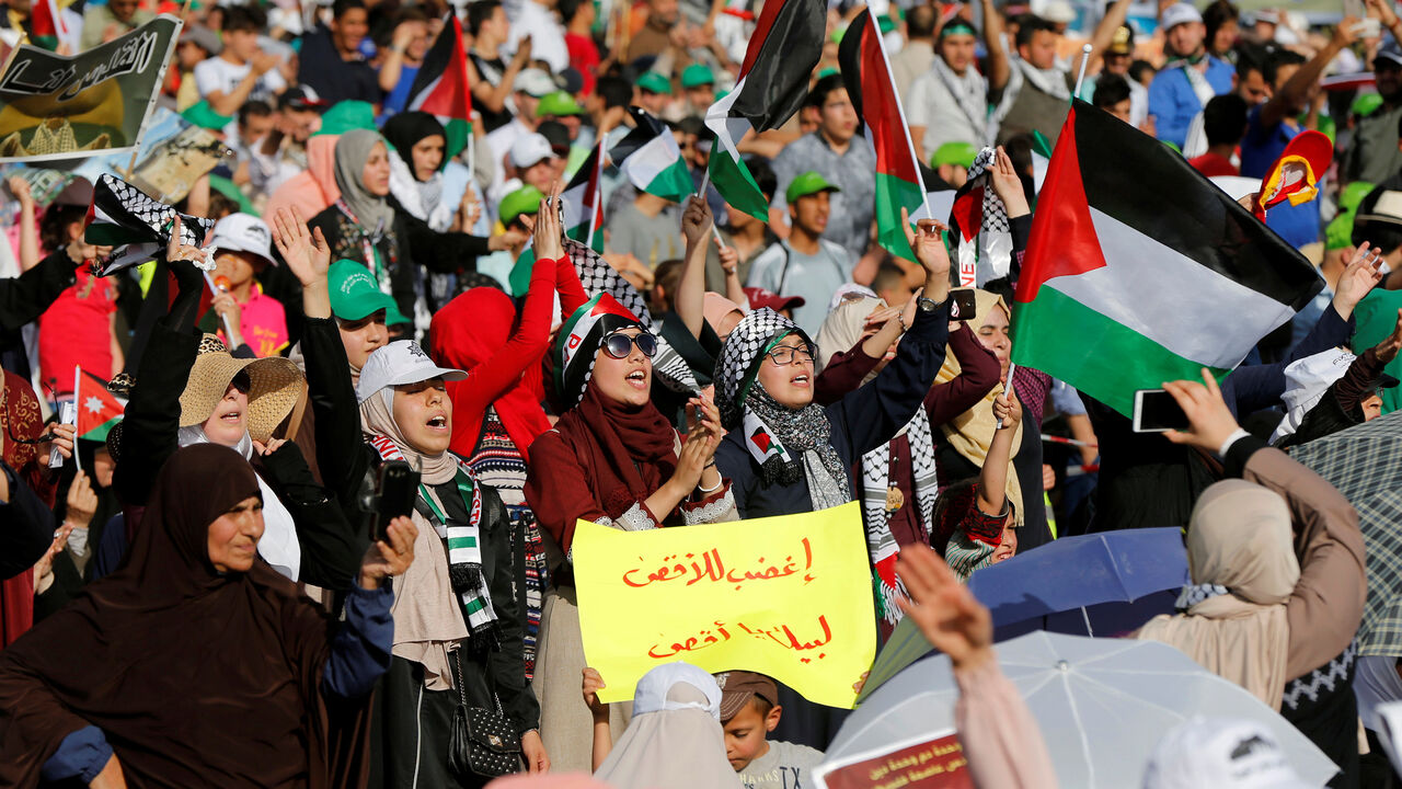 JORDAN-PROTEST/NAKBA Supporters of Jordanian Muslim Brotherhood and Islamic Action Front party hold Palestinian flags and shout slogans during a rally to mark the 70th anniversary of Nakba in the Jordan Valley, Sweimeh, Jordan May 11, 2018. REUTERS/Muhammad Hamed - RC1D09C32540