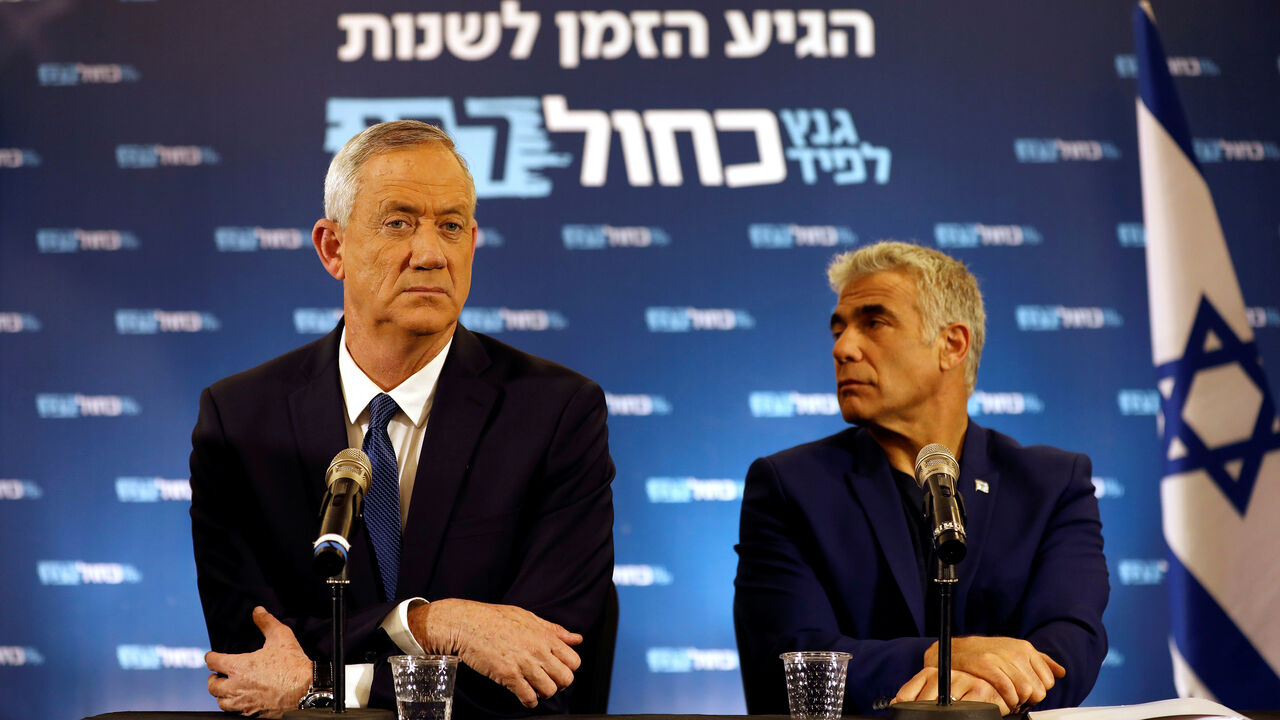 ISRAEL-ELECTION/SOCIALMEDIA Benny Gantz and Yair Lapid, leaders of Blue and White party, sit during a news conference in Tel Aviv, Israel April 1, 2019. REUTERS/Corinna Kern - RC1BFEF7E3E0