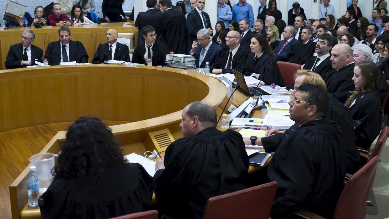 ISRAEL-GAS/NETANYAHU Israeli Prime minister Bejamin Netanyahu sits in the Supreme Court before he speaks at a hearing about the legality of a government-approved deal to develop Israel's offshore natural gas reserves in Jerusalem, February 14, 2016. REUTERS/ Jim Hollander/ POOL - GF10000308252