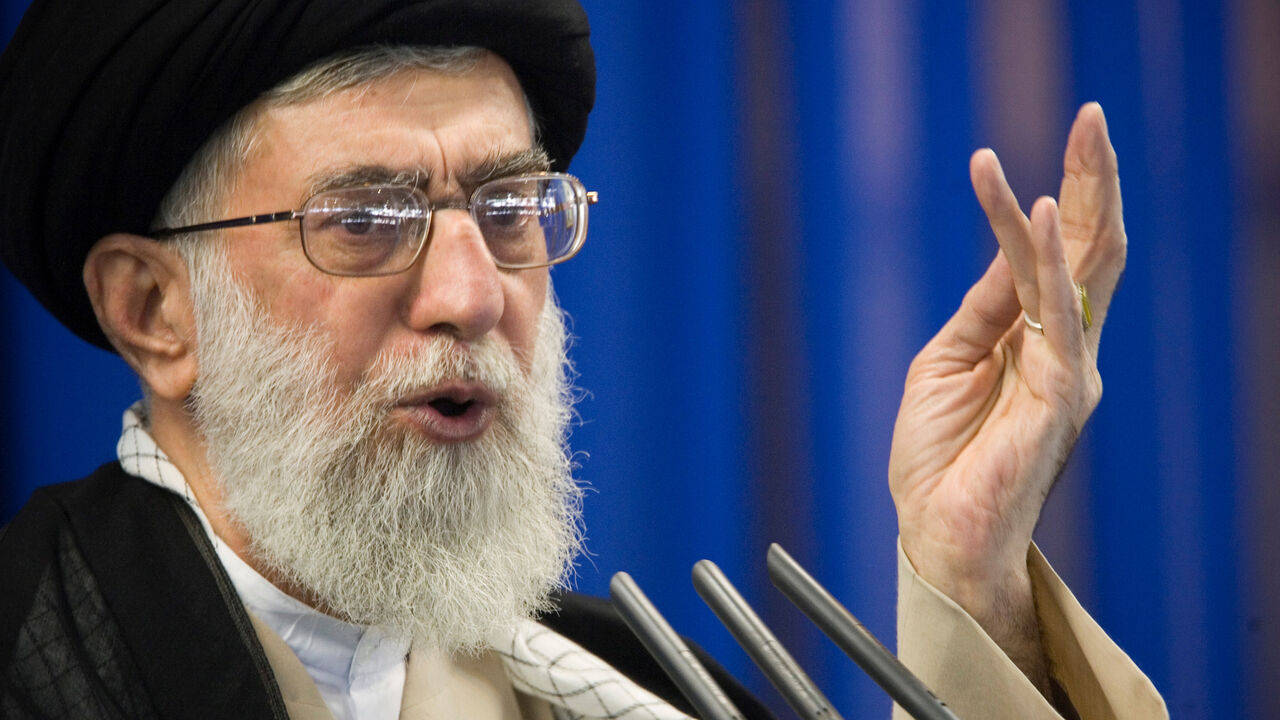 IRAN-USA/KHAMENEI Iran's Supreme Leader Ayatollah Ali Khamenei speaks during Friday prayers in Tehran September 14, 2007. REUTERS/Morteza Nikoubazl/File Photo - S1AETHSUNEAB