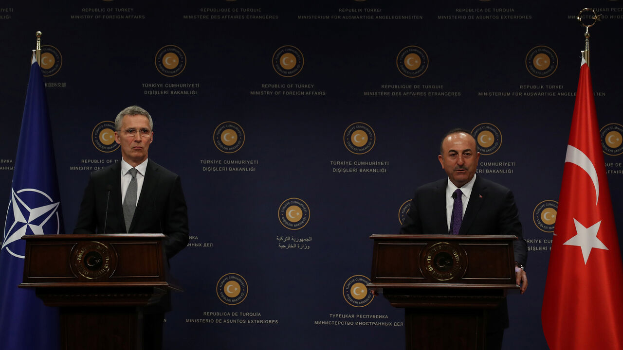 NATO-TURKEY/ NATO Secretary-General Jens Stoltenberg and Turkish Foreign Minister Mevlut Cavusoglu attend a news conference in Ankara, Turkey April 16, 2018. REUTERS/Umit Bektas - RC1373DFDF70