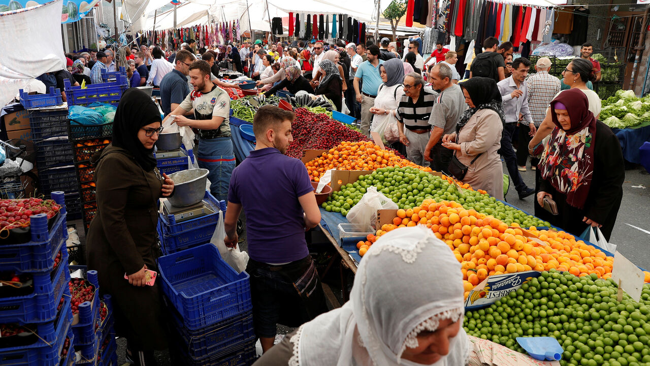 People shop at a bazaar in Istanbul People shop at a bazaar in Istanbul, Turkey, May 29, 2019. REUTERS/Murad Sezer - RC1956071CA0
