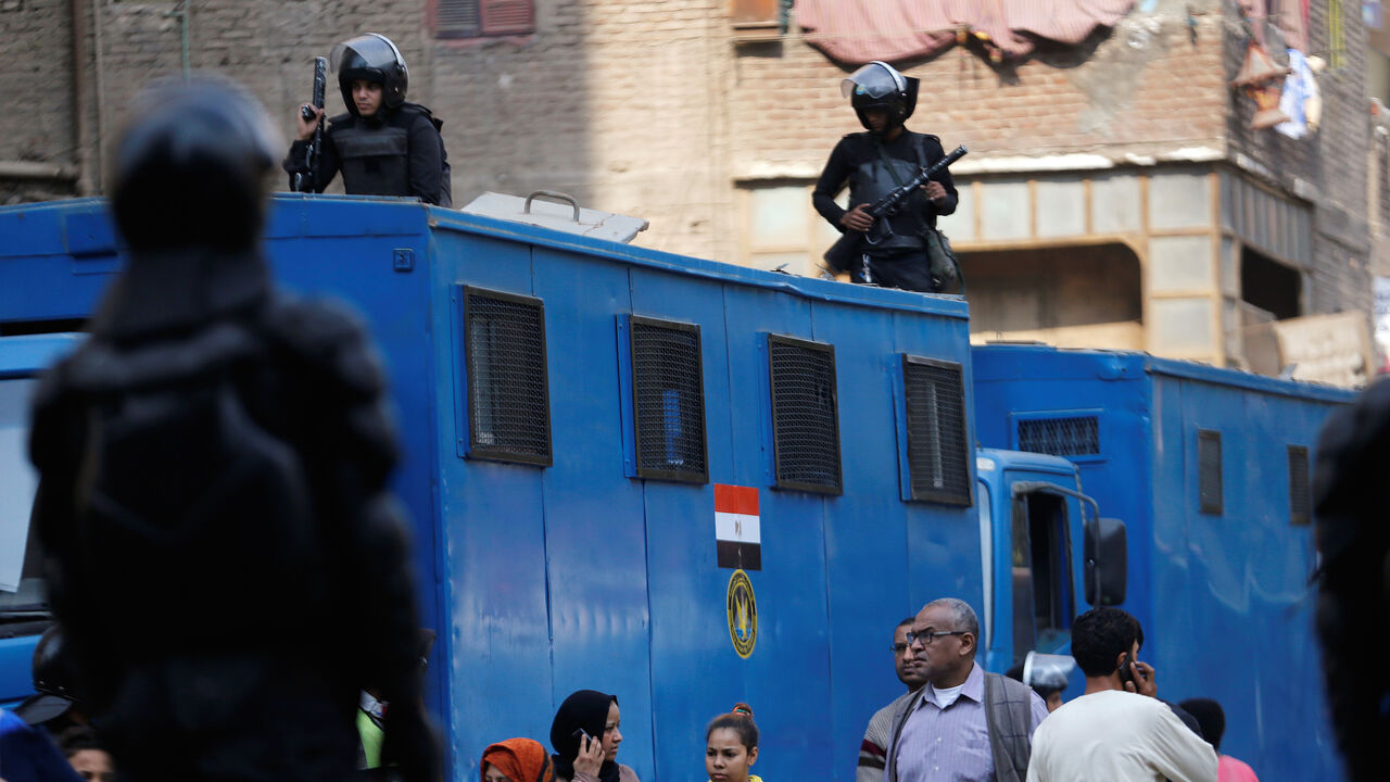 EGYPT-POLITICS/ Egypt security forces stand guard during the trial of Khaled Ali in Cairo, Egypt, November 8, 2017. REUTERS/Amr Abdallah Dalsh - RC12D0E79D60