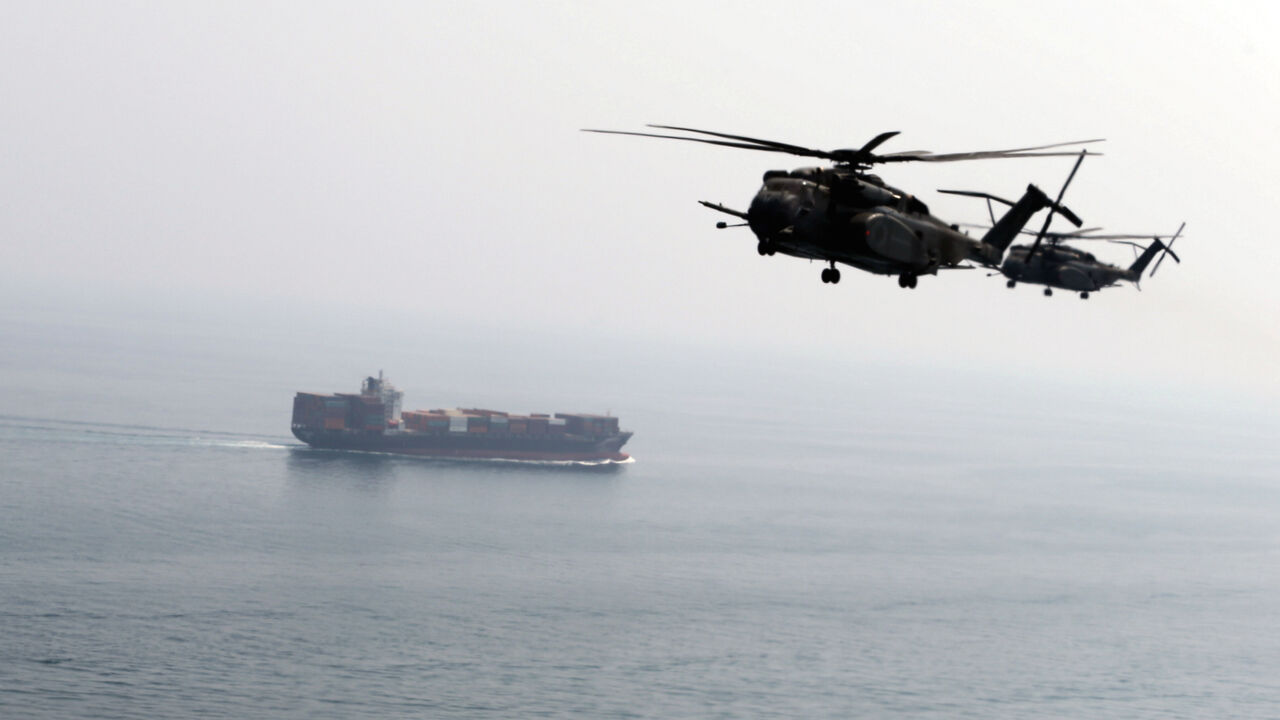 USA-IRAN/HORMUZ U.S. Navy MH-53E Sea Dragon helicopters are seen making their way to an exercise area as they take part in a U.S. and U.K. Mine Countermeasures Exercise (MCMEX) taking place at the Arabian Sea, as a cargo ship is seen sailing towards Straits of Harmoz, September 10, 2018. REUTERS/Hamad I Mohammed - RC1B39C2A3E0