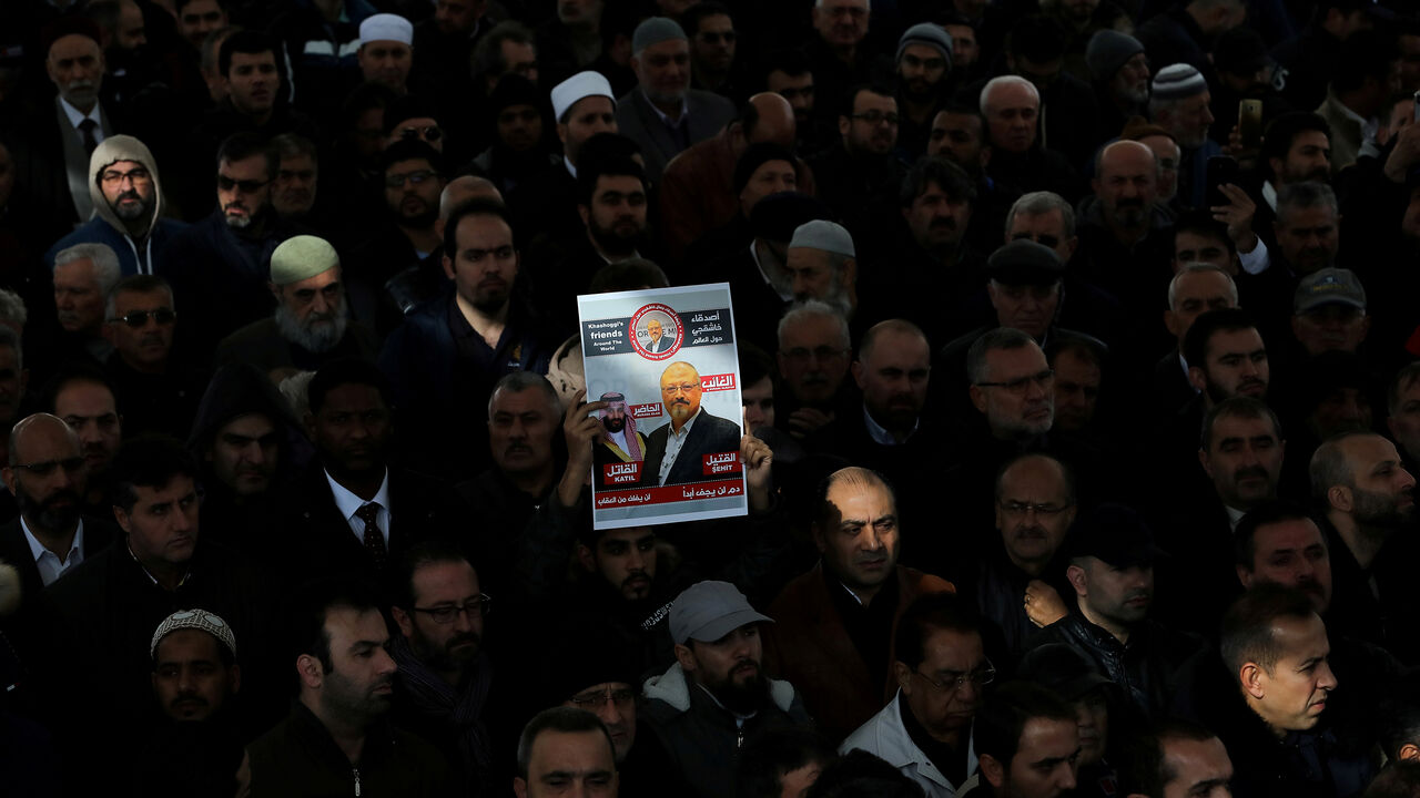 SAUDI-KHASHOGGI/FUNERAL People attend a symbolic funeral prayer for Saudi journalist Jamal Khashoggi at the courtyard of Fatih mosque in Istanbul, Turkey November 16, 2018. REUTERS/Huseyin Aldemir TPX IMAGES OF THE DAY - RC132008EDA0