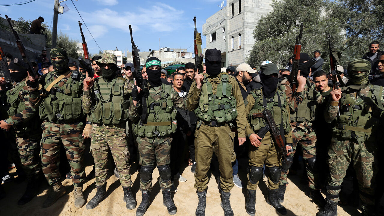 ISRAEL-PALESTINIANS/VIOLENCE Palestinian Hamas militants take part in the funeral of their comrade Mahmoud Al-Nabaheen in the central Gaza Strip January 23, 2019. REUTERS/Ibraheem Abu Mustafa - RC1E6E9AAB00