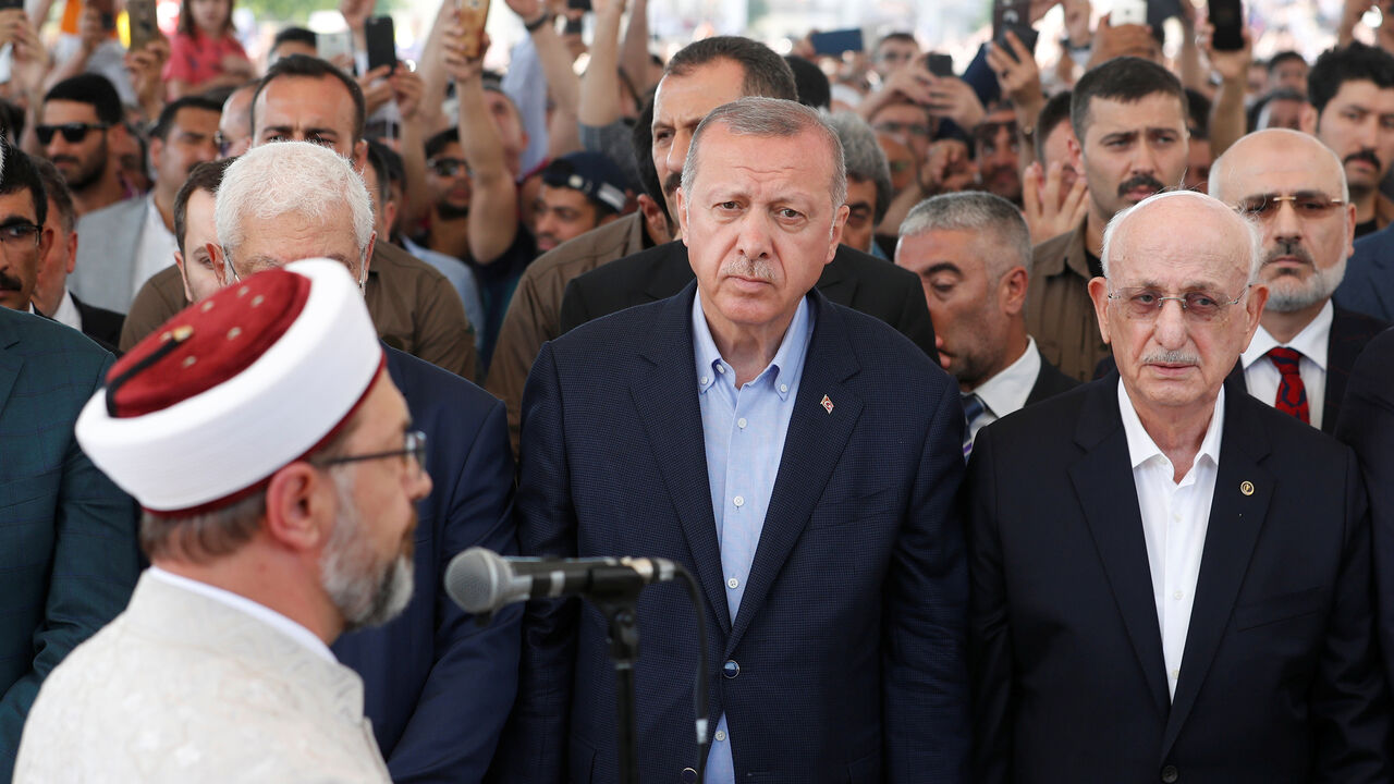 EGYPT-MURSI/ERDOGAN Turkish President Tayyip Erdogan attends a symbolic funeral prayer for the former Egyptian president Mohamed Mursi at the courtyard of Fatih Mosque in Istanbul, Turkey, June 18, 2019. REUTERS/Murad Sezer - RC12D77EC4C0