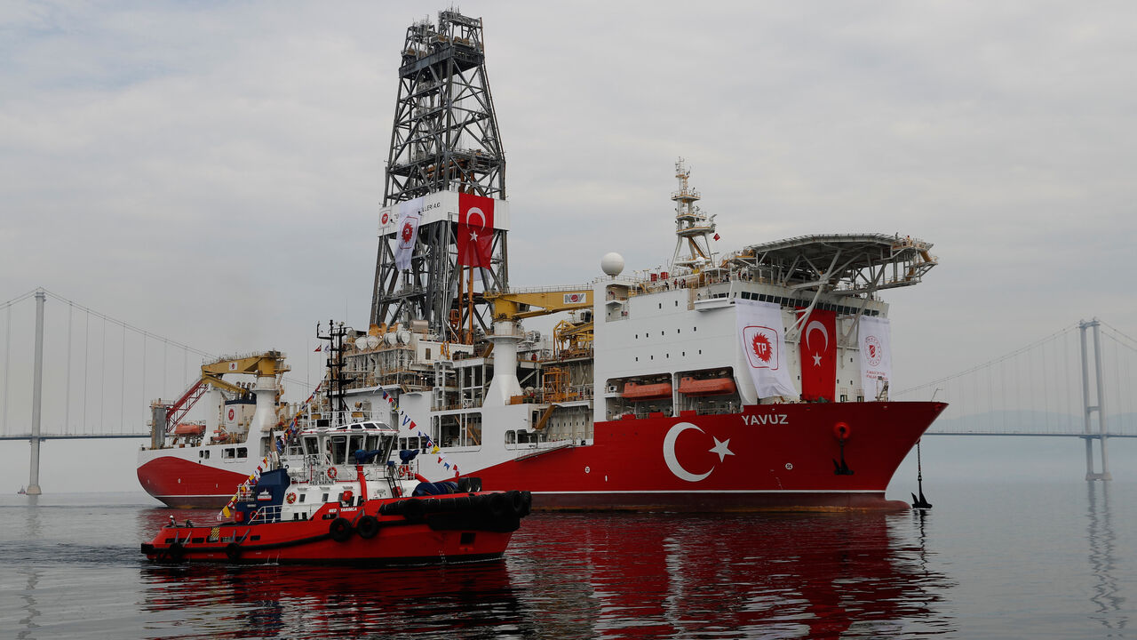 CYPRUS-TURKEY/SHIP Turkish drilling vessel Yavuz sets sail in Izmit Bay, on its way to the Mediterranean Sea, off the port of Dilovasi, Turkey, June 20, 2019. REUTERS/Murad Sezer - RC17D18454C0