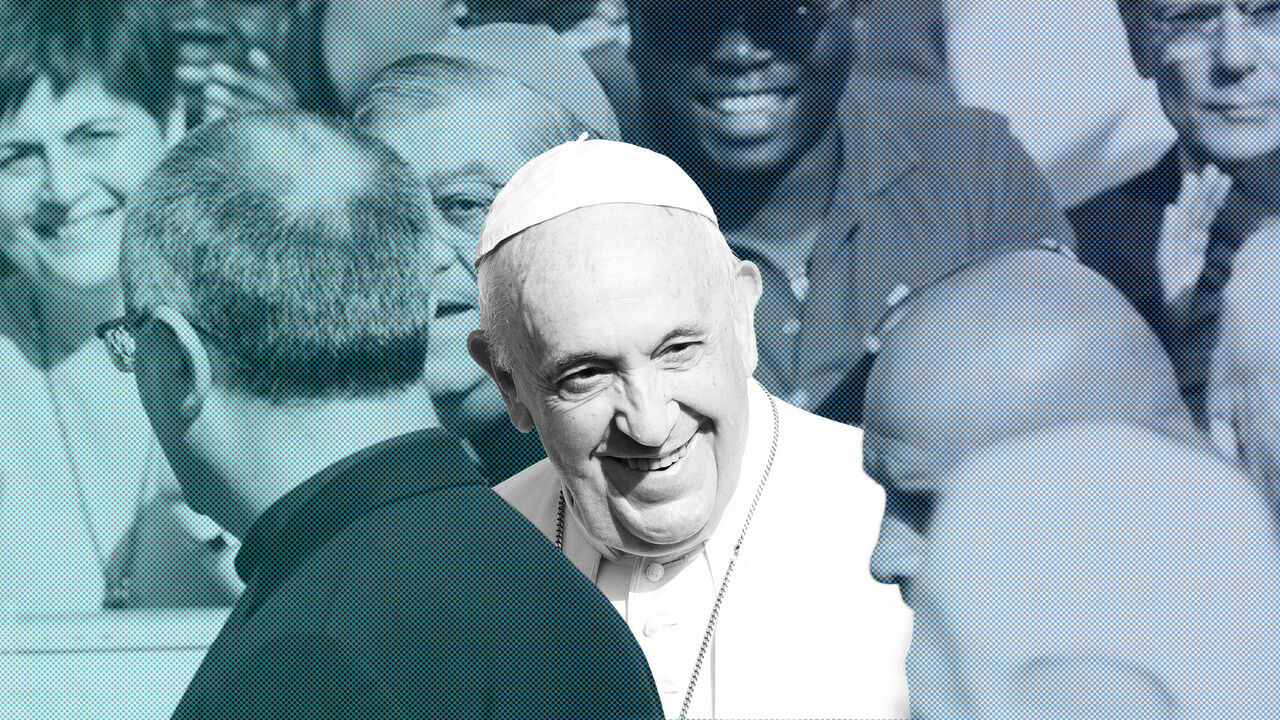 POPE-NAPLES/ Pope Francis arrives to takes part in a conference in Naples, Italy June 21, 2019. REUTERS/Ciro de Luca - RC158DB9C340