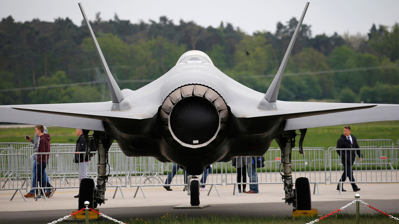 GERMANY-AIRSHOW/ A Lockheed Martin F-35 aircraft is seen at the ILA Air Show in Berlin, Germany, April 25, 2018. REUTERS/Axel Schmidt - RC1BB966C440