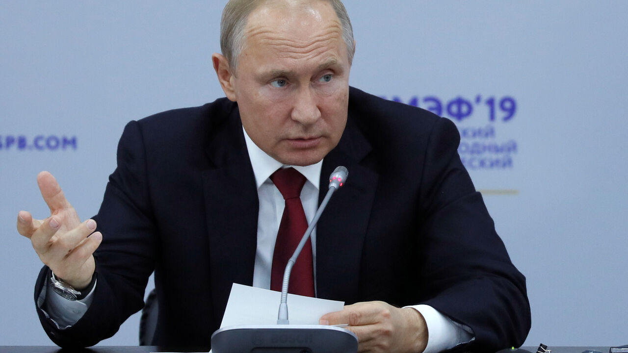 St. Petersburg International Economic Forum 2019 Russian President Vladimir Putin speaks during his meeting with heads of foreign companies on the sidelines of the Saint Petersburg International Economic Forum (SPIEF-2019) in St. Petersburg, Russia, June 7, 2019. Yuri Kochetkov/Pool via REUTERS - RC1E84F20B40
