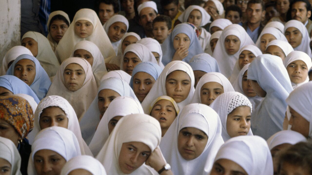 Schoolgirls in Islamic school in the Dakhla oasis EGYPT - MARCH 18: Schoolgirls in an Islamic school in the Dakhla oasis, Western Sahara, Egypt. (Photo by DeAgostini/Getty Images)