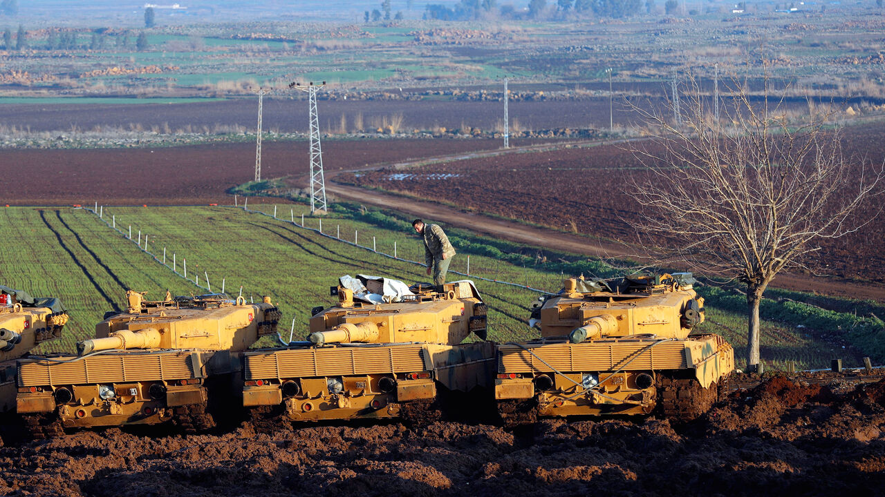 MIDEAST-CRISIS/SYRIA-TURKEY A Turkish soldier stands on top of a tank near the Turkish-Syrian border in Hatay province, Turkey, January 28, 2018. REUTERS/Murad Sezer - RC186578FC30