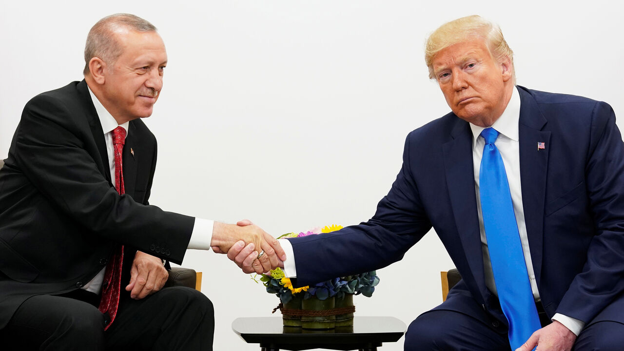 G20-SUMMIT/TRUMP U.S. President Donald Trump shakes hands during a bilateral meeting with Turkey's President Tayyip Erdogan during the G20 leaders summit in Osaka, Japan, June 29, 2019. REUTERS/Kevin Lamarque - RC1A03B4EBE0