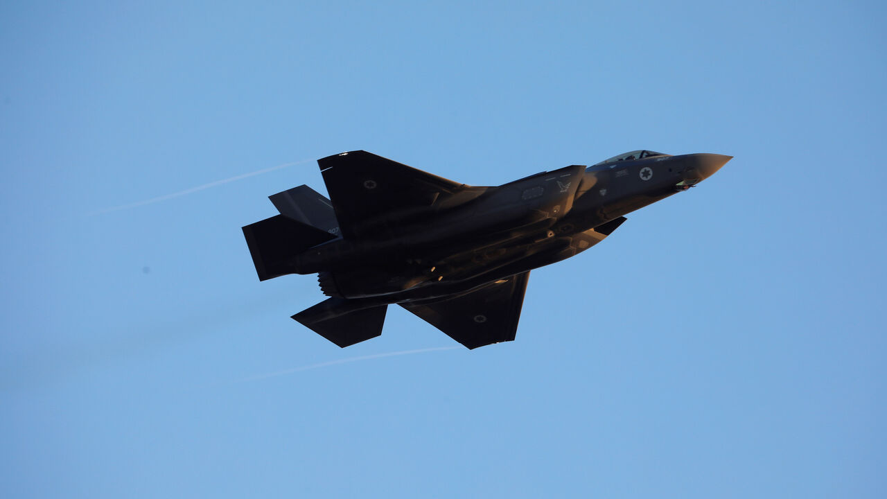 ISRAEL-MILITARY/ Israeli Air Force F-35 flies during an aerial demonstration at a graduation ceremony for Israeli air force pilots at the Hatzerim air base in southern Israel December 26, 2018. REUTERS/Amir Cohen - RC1B826A4350