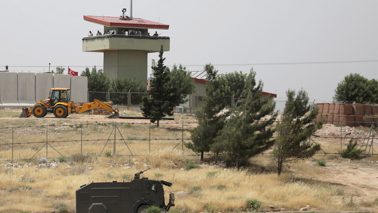 TURKEY-RUSSIA/SYRIA Turkish soldiers stand on a watch tower at the Atmeh crossing on the Syrian-Turkish border, as seen from the Syrian side, in Idlib governorate, Syria May 31, 2019. REUTERS/Khalil Ashawi - RC1525F30880
