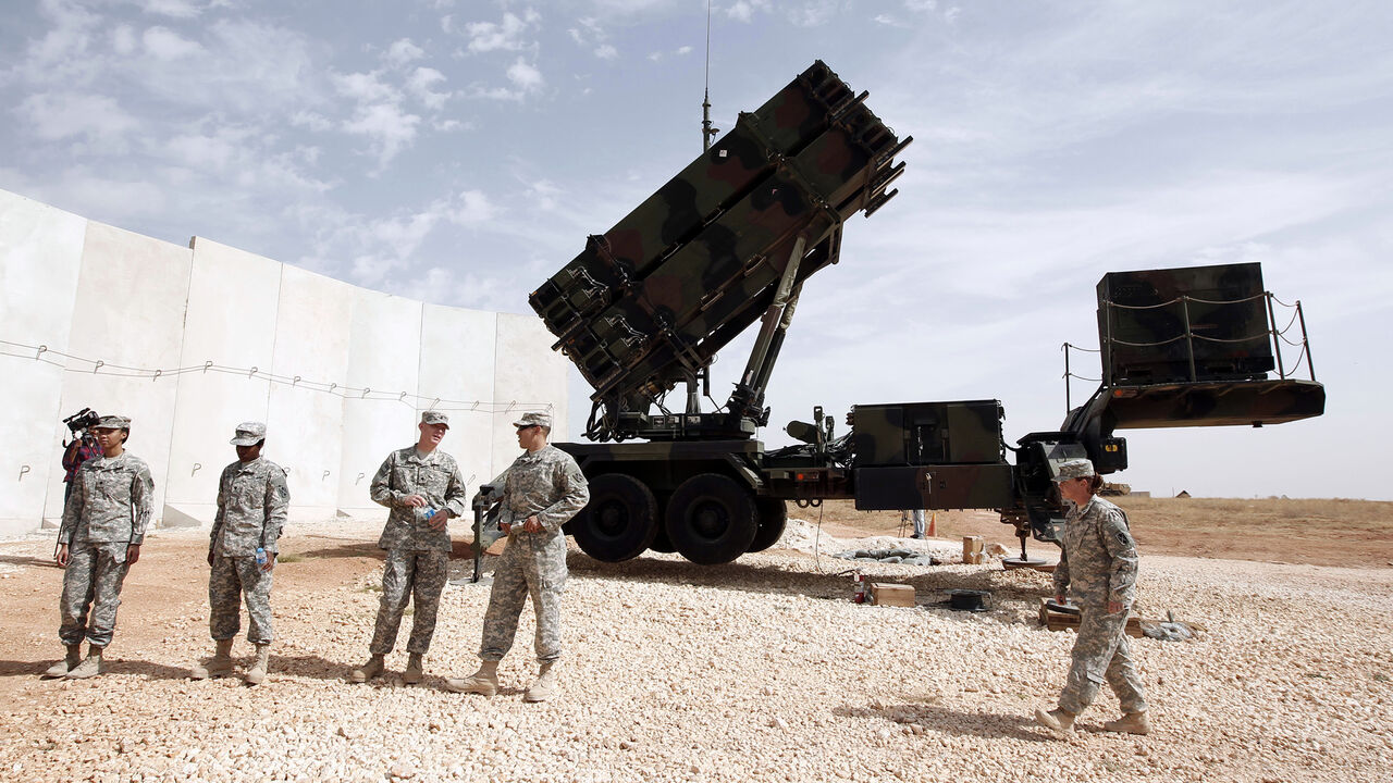 MIDEAST-CRISIS/TURKEY-NATO U.S. soldiers stand beside a U.S. Patriot missile system at a Turkish military base in Gaziantep, southeastern Turkey, October 10, 2014. NATO Secretary-General Jens Stoltenberg of Norway is expected to visit U.S. patriot troops in Gaziantep later in the day. REUTERS/Osman Orsal (TURKEY - Tags: POLITICS MILITARY CONFLICT) - GM1EAAA1BJP01
