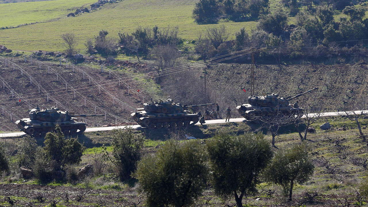 MIDEAST-CRISIS/SYRIA-TURKEY Turkish Army tanks are seen near the Turkish-Syrian border in Kilis province, Turkey January 31, 2018. REUTERS/Osman Orsal - RC1F815A6580