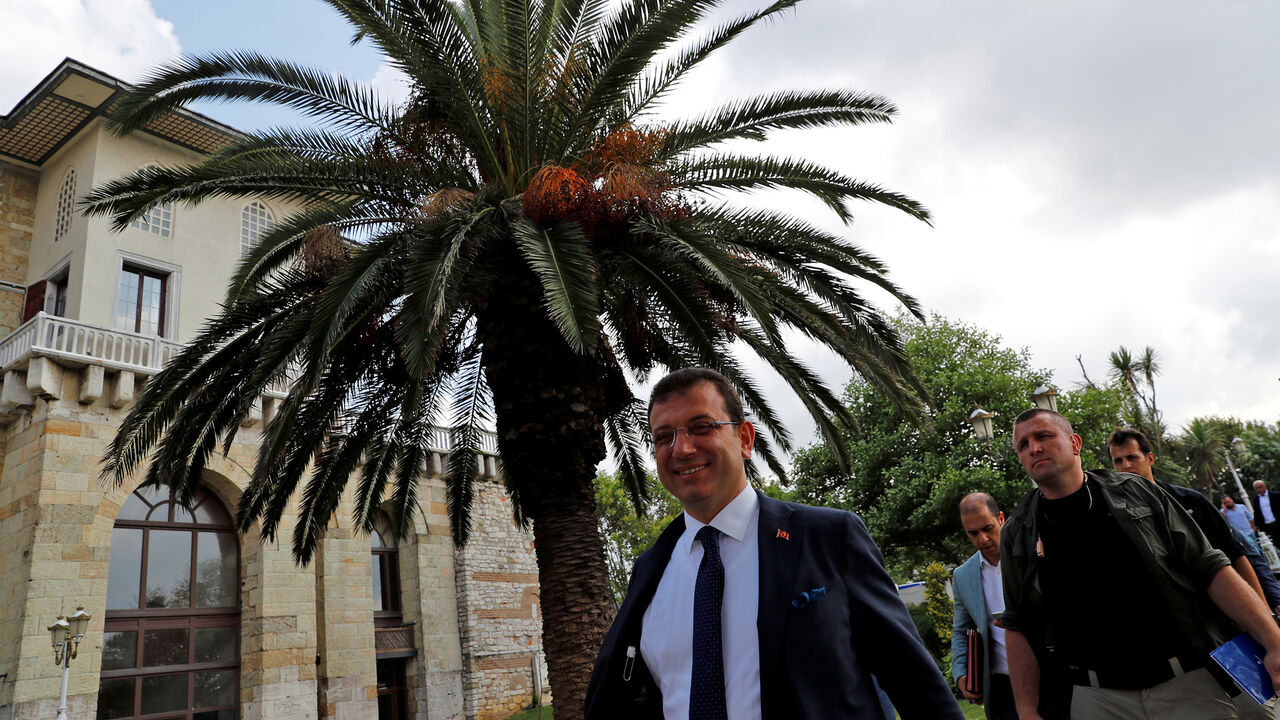 TURKEY-ELECTION/MAYOR Mayor of Istanbul Ekrem Imamoglu leaves a news conference in Istanbul, Turkey June 28, 2019. REUTERS/Murad Sezer - RC1837A515F0