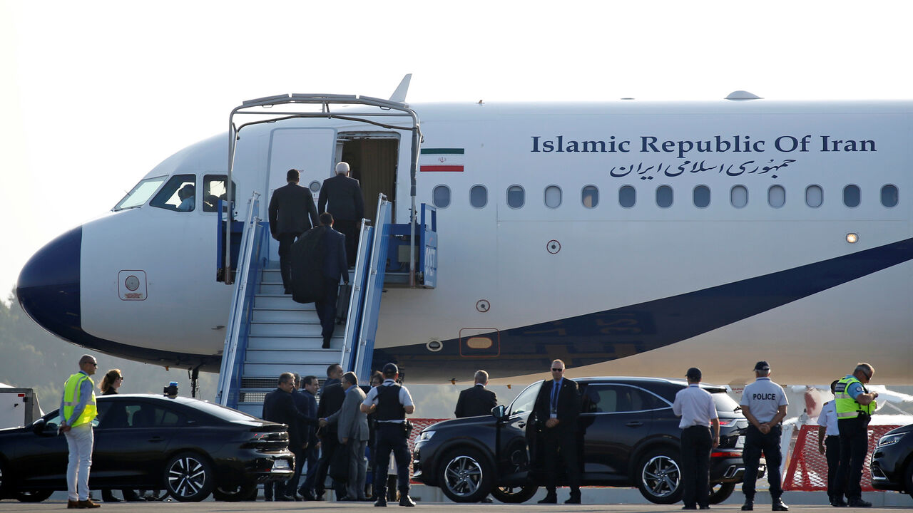 G7-SUMMIT/IRAN An Iranian government plane is seen on the tarmac at Biarritz airport in Anglet during the G7 summit in Biarritz, France, August 25, 2019. Iran’s foreign minister Mohammad Javad Zarif arrived on Sunday in Biarritz, southwestern France, where leaders of the G7 group of nations are meeting, an Iranian official said. REUTERS/Regis Duvignau - RC12D3EBA530