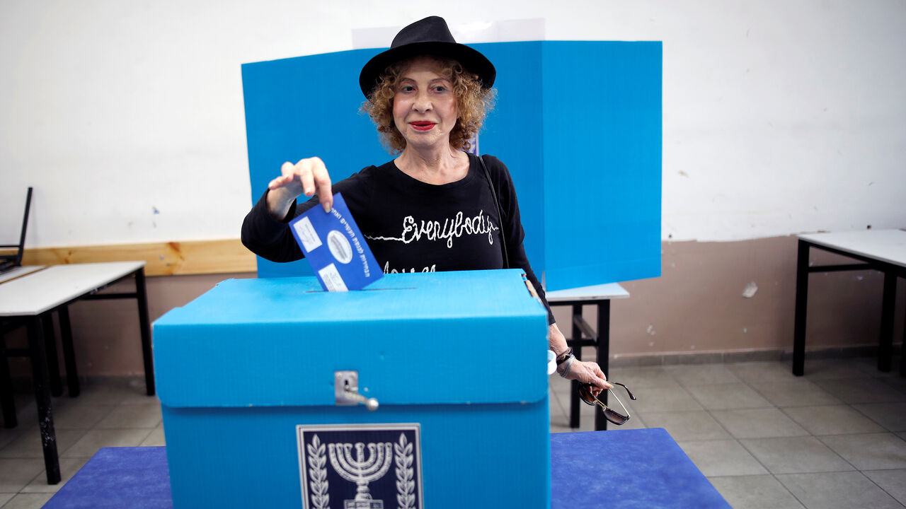 ISRAEL-ELECTION/VOTING A woman casts her ballot as Israelis vote in a parliamentary election, at a polling station in Tel Aviv, Israel April 9, 2019. REUTERS/Corinna Kern - RC140B7C35F0