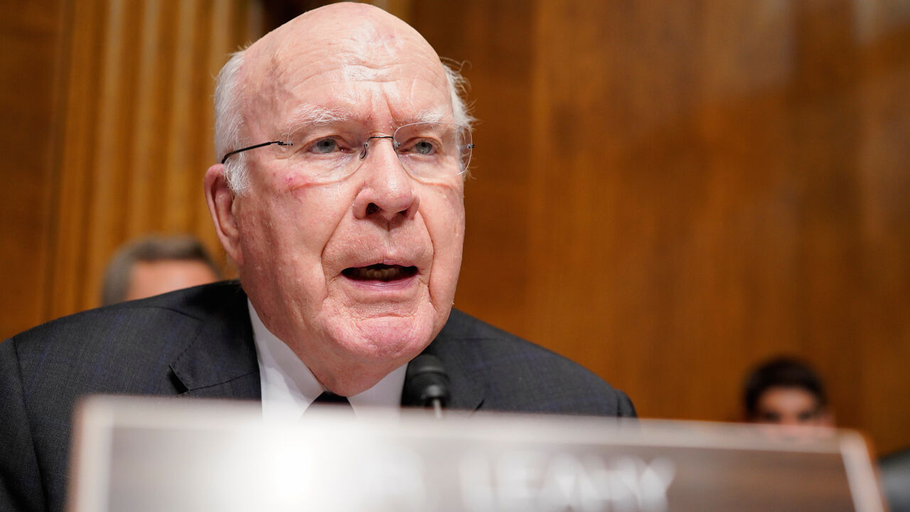 USA-TRUMP/CONGRESS-BARR Sen. Patrick Leahy (D-VT) asks a question as U.S. Attorney General William Barr testifies before a Senate Judiciary Committee hearing entitled "The Justice Department's Investigation of Russian Interference with the 2016 Presidential Election." on Capitol Hill in Washington, U.S., May 1, 2019. REUTERS/Aaron P. Bernstein - RC14D4C29570