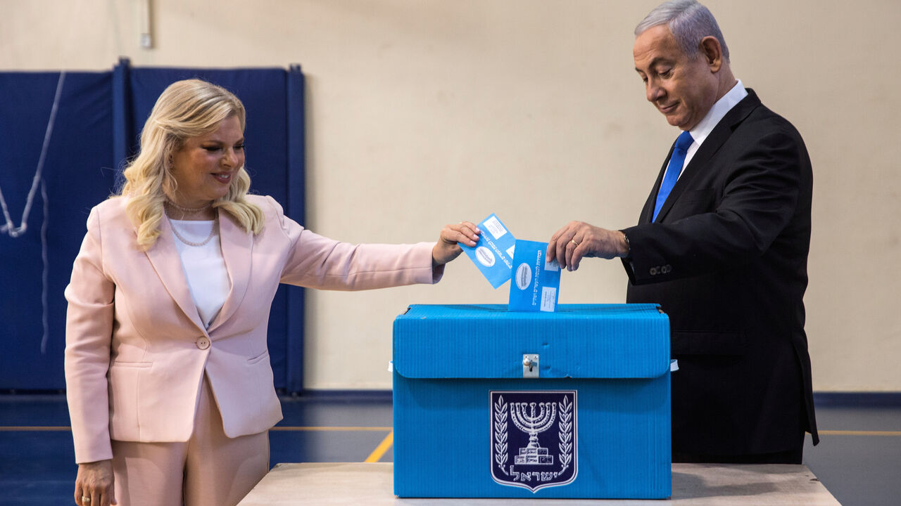 ISRAEL-ELECTION/NETANYAHU VOTES Israeli Prime Minister Benjamin Netanyahu and his wife Sara cast their vote during Israel's parliamentary election at a polling station in Jerusalem September 17, 2019. Heidi Levine/Pool via REUTERS - RC1633543E50