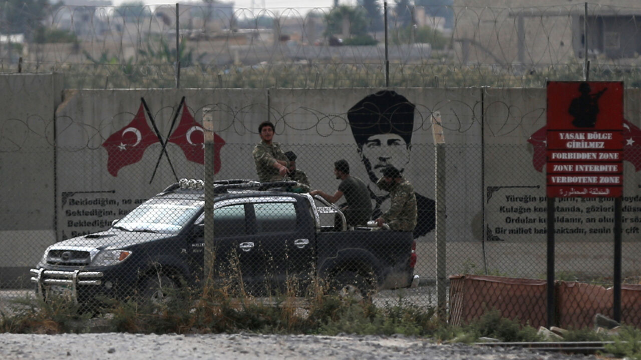 SYRIA-SECURITY/TURKEY-USA Turkey-backed Syrian rebel fighters return from the Syrian border town of Tal Abyad, as they are pictured on the Turkish-Syrian border in Akcakale, Turkey, October 20, 2019. REUTERS/Stoyan Nenov - RC1677531AA0