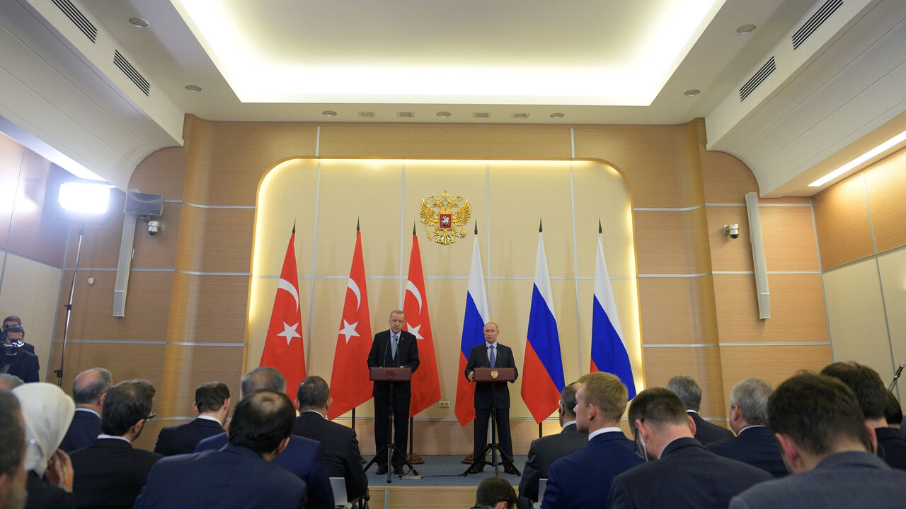 SYRIA-SECURITY/RUSSIA-TURKEY-TALKS Russian President Vladimir Putin and Turkish President Tayyip Erdogan attend a news conference following their talks in Sochi, Russia October 22, 2019. Sputnik/Alexei Druzhinin/Kremlin via REUTERS ATTENTION EDITORS - THIS IMAGE WAS PROVIDED BY A THIRD PARTY. - RC1AC62B4210