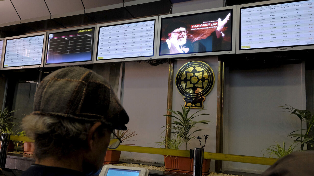 IRAN-NUCLEAR/ECONOMY An investor looks at a tablet supplying stock market information about listed companies on the Tehran stock exchange in Tehran, Iran, January 17, 2016. REUTERS/Raheb Homavandi/TIMAATTENTION EDITORS - THIS IMAGE WAS PROVIDED BY A THIRD PARTY. FOR EDITORIAL USE ONLY. - GF20000097649