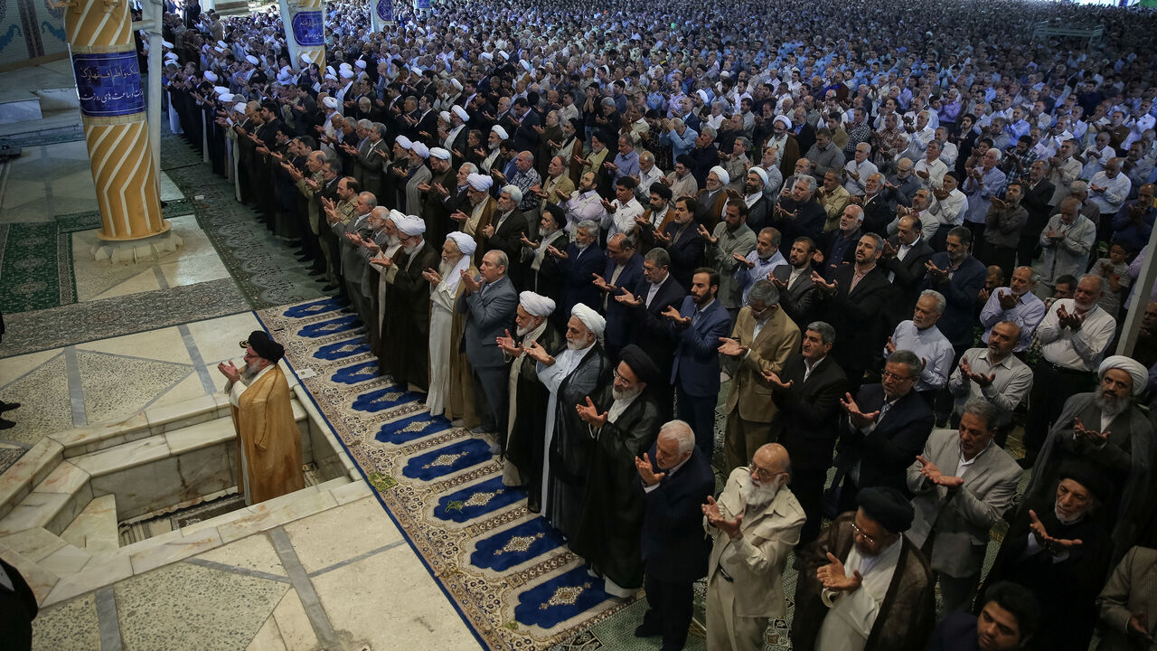 IRAN-RELIGION/ Iranian cleric Ayatollah Seyed Ahmad Khatami leads Friday prayers in Tehran, Iran, May 26, 2017. TIMA via REUTERS ATTENTION EDITORS - THIS IMAGE WAS PROVIDED BY A THIRD PARTY. FOR EDITORIAL USE ONLY. - RC1BCED7FBD0