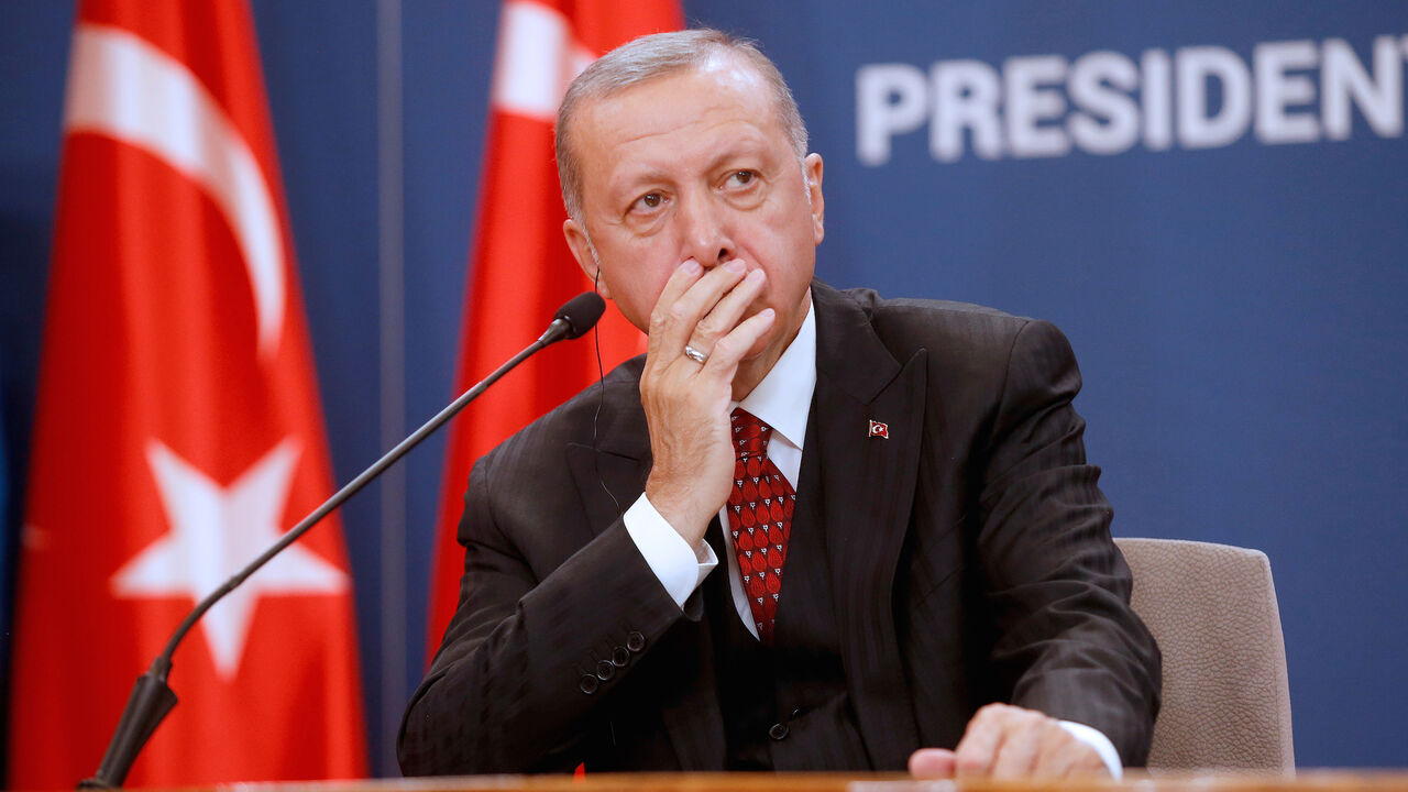SERBIA-TURKEY/ERDOGAN Turkish President Tayyip Erdogan attends a joint press conference with Serbia's President Aleksandar Vucic after their meeting in Belgrade, Serbia, October 7, 2019. REUTERS/Djordje Kojadinovic - RC1C7D7FF7D0