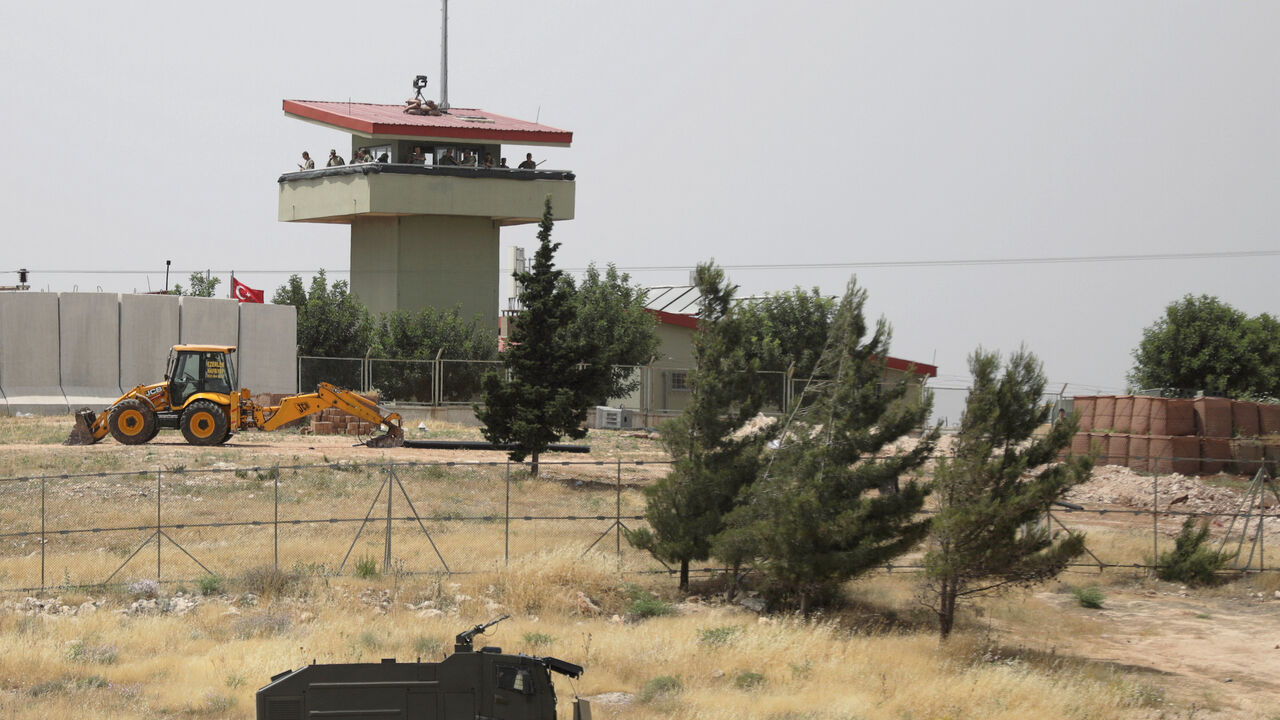 TURKEY-RUSSIA/SYRIA Turkish soldiers stand on a watch tower at the Atmeh crossing on the Syrian-Turkish border, as seen from the Syrian side, in Idlib governorate, Syria May 31, 2019. REUTERS/Khalil Ashawi - RC1525F30880