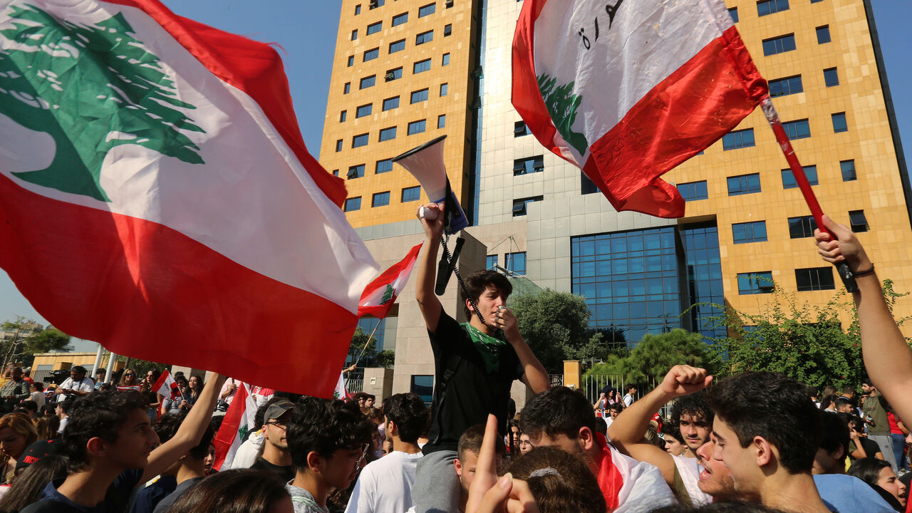 LEBANON-PROTESTS/ Students carry Lebanese flags during ongoing anti-government protests near the Ministry of Education and Higher Education in Beirut, Lebanon November 7, 2019. REUTERS/Aziz Taher - RC2D6D999YE7